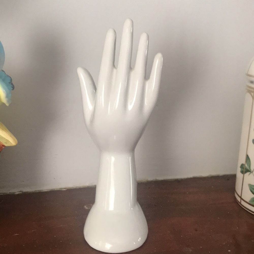 Ceramic White Ring display